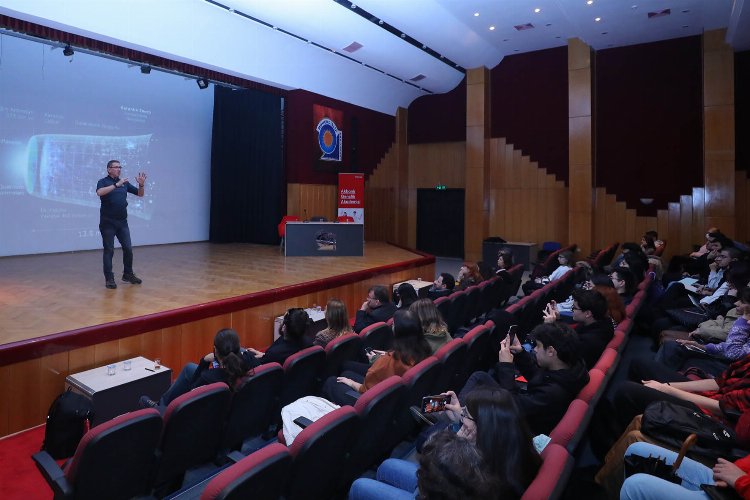 Dokuz Eylül, NASA'daki Türk Astrofizikçiyi ağırladı