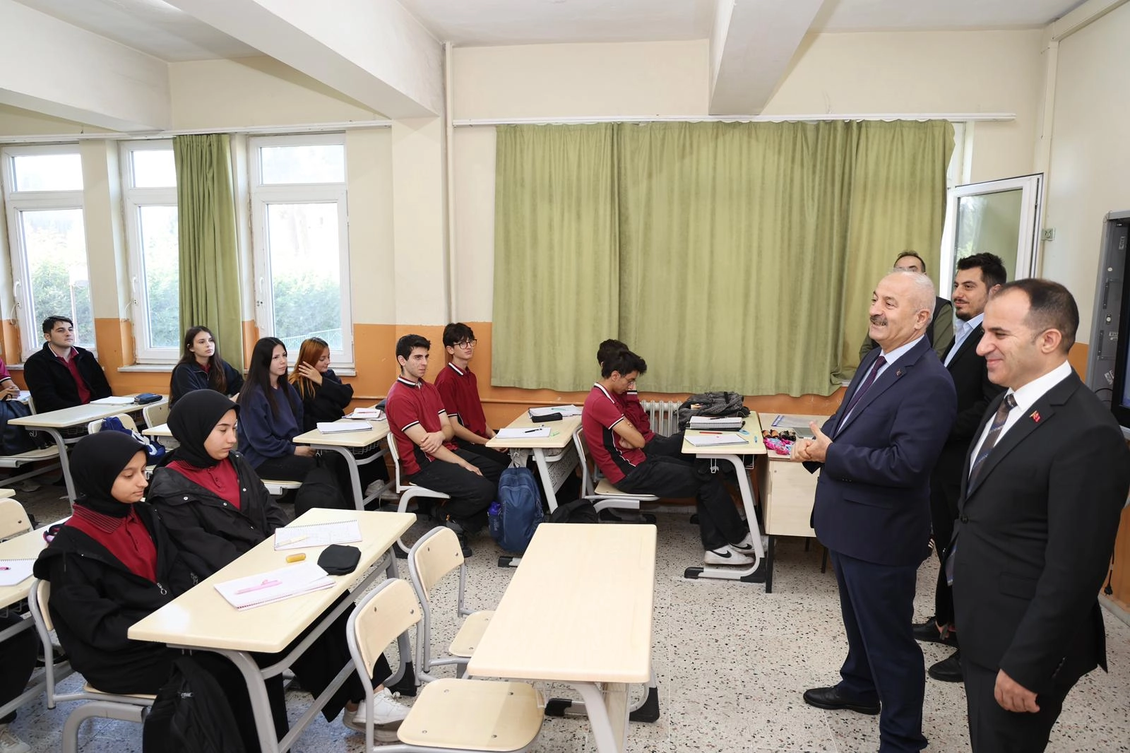 Gebze'de Başkan Büyükgöz'den okullara ziyaret