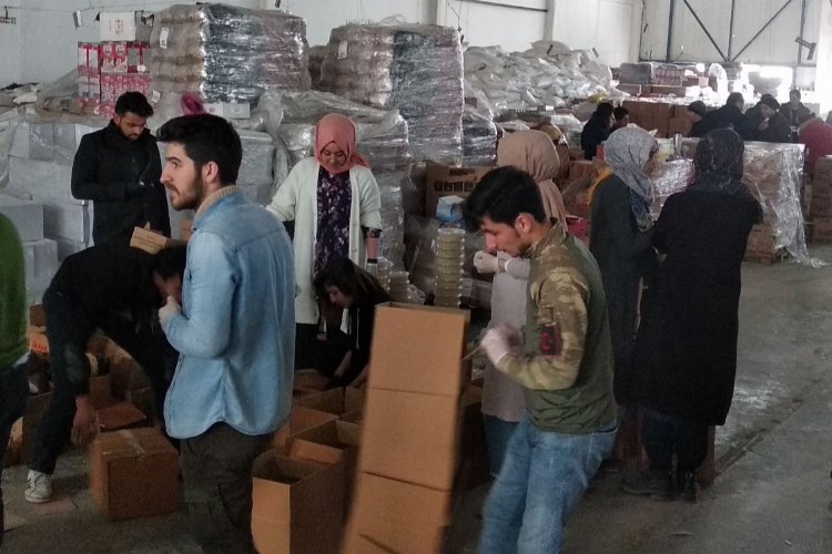 GEDER'in Vefa grubu sahada depremzedelerin yanında
