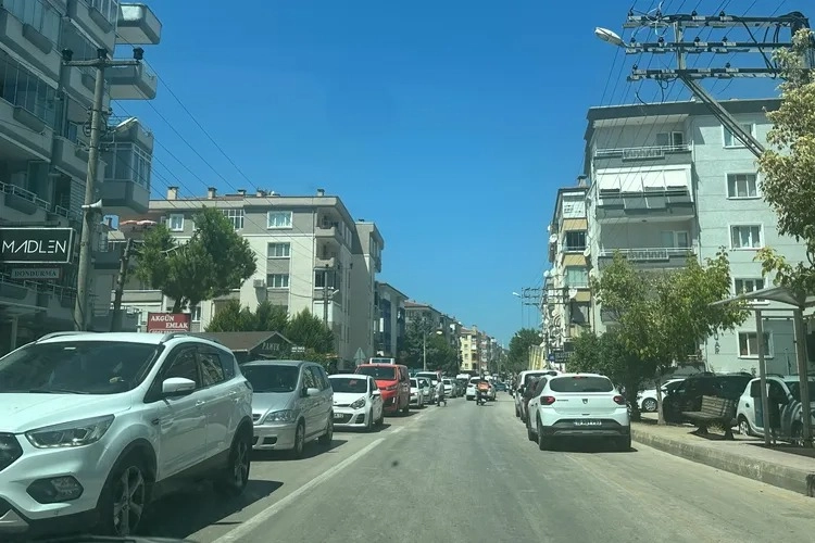 Güzelyalı'da hafta sonları ve İDO’nun geliş saatinde trafik kilitleniyor
