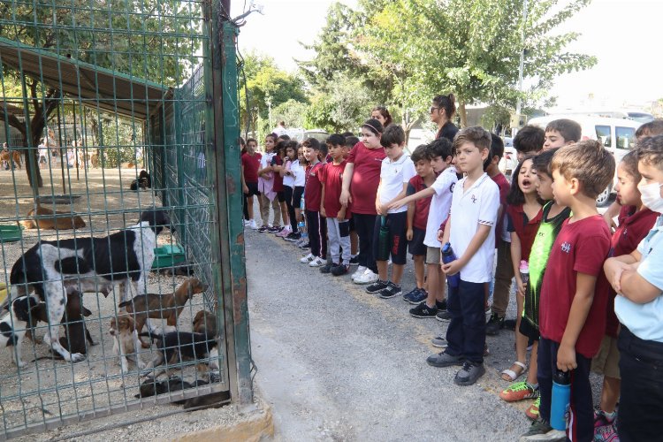 Hatay'da can dostlarına miniklerden ziyaret