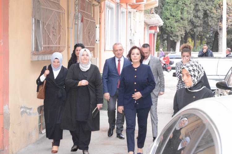 Hülya Koçyiğit'ten Bursa'da şehit ailesine ziyaret
