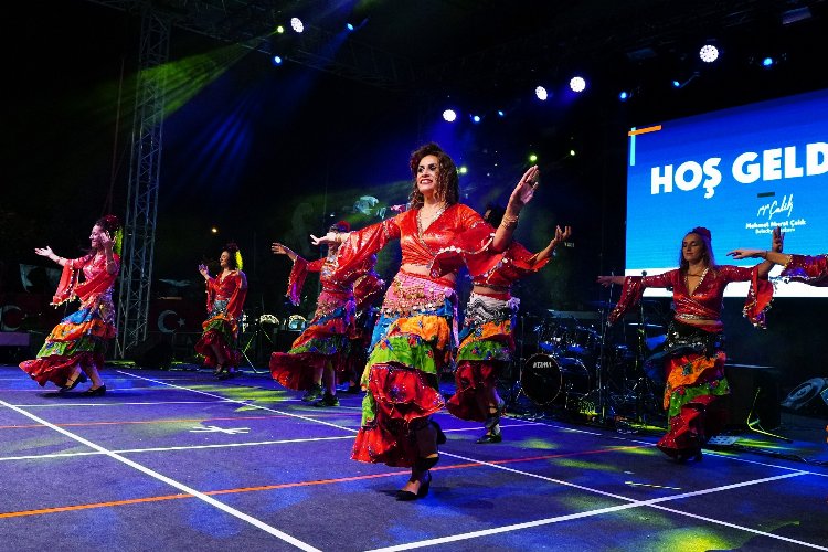 İstanbul Beylikdüzü'nde halk dansları rüzgarı esti