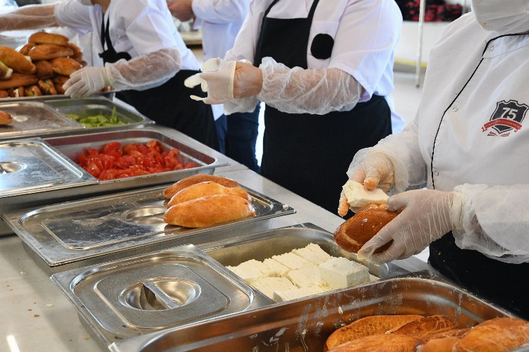 İstanbul Beylikdüzü'nde sosyal yardımlar sürüyor