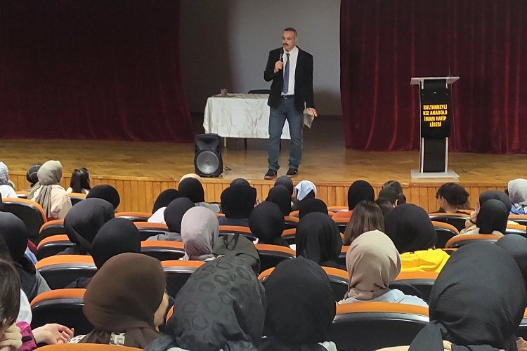 İstanbul’da gazeteci yazar Metin Özmen'den 'Başarıda Arkadaş Seçimi'