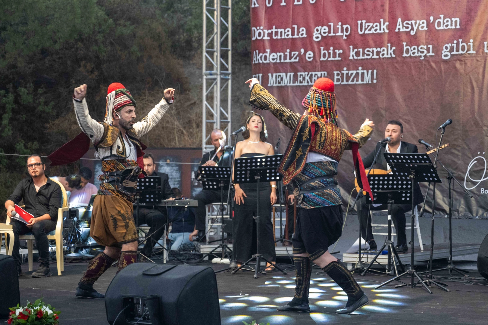 İzmir Bornova’da 30 Ağustos’un 103. yılı büyük coşkuyla kutlandı