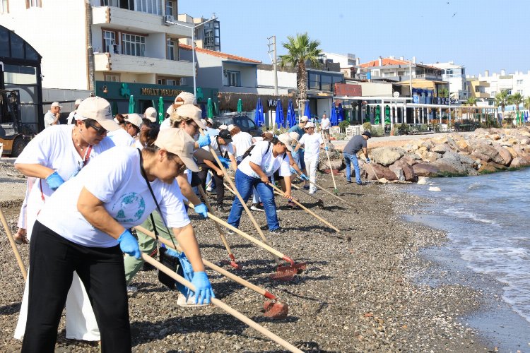 İzmir Güzelbahçe'de imece temizlik
