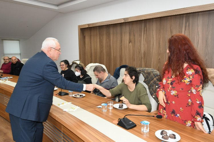 İzmir Karabağlar'da 3 Aralık öncesi anlamlı buluşma