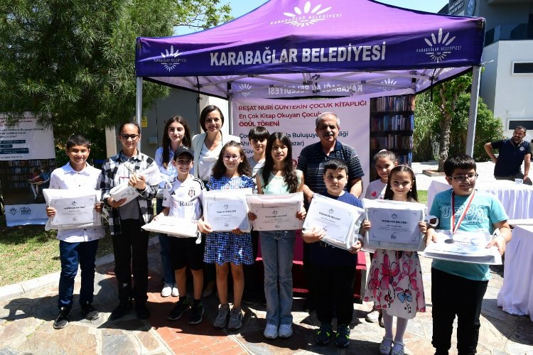 İzmir Karabağlar'da Başkan Kınay çocuklardan söz aldı