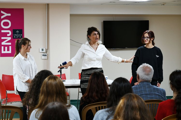 İzmir Karabağlar'da gençlerle keyifli söyleşi