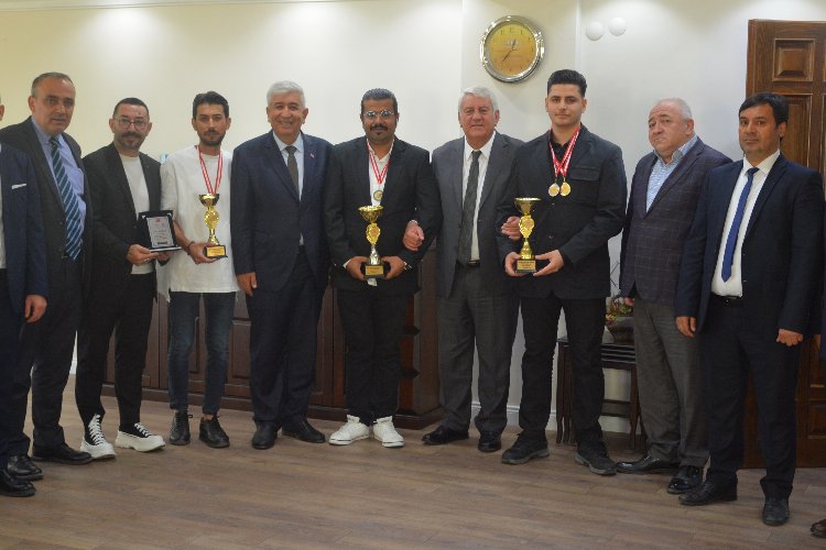 İzmirli berberlerin büyük başarısı