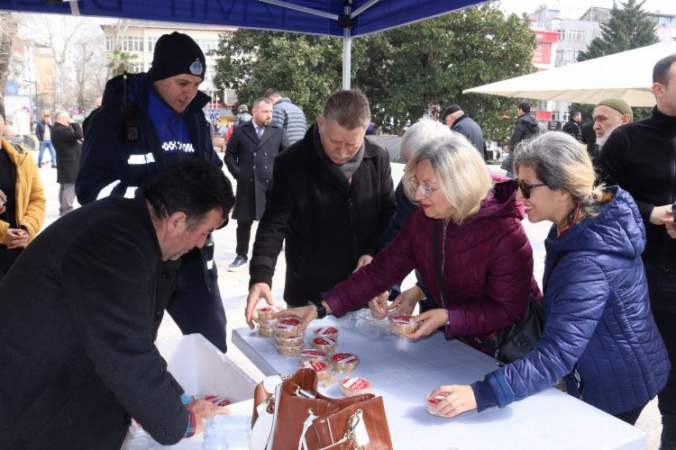 İzmit Belediyesi'nden vatandaşlara kandil helvası