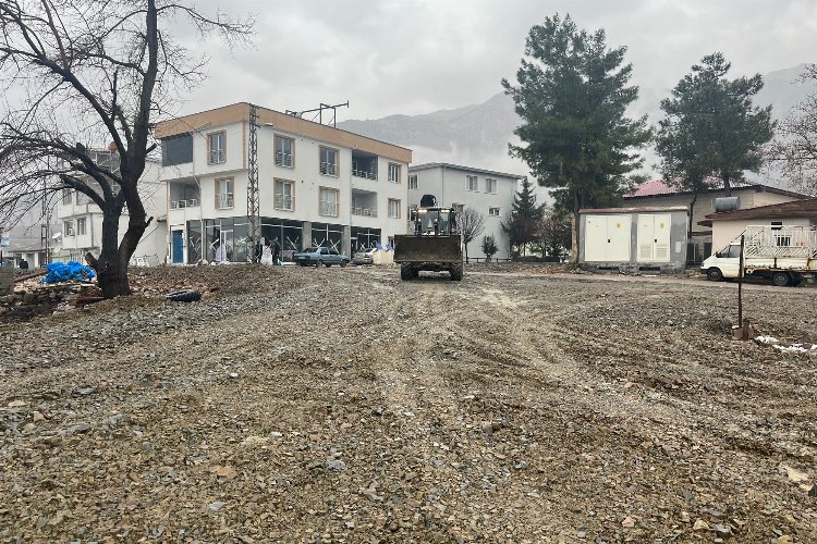 İzmit ekibi Adıyaman Tut'ta güvenli alanlar oluşturuyor