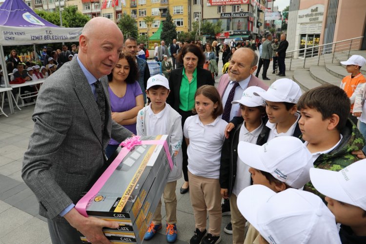 İzmit'te atık toplayan okullar ödüllendirildi