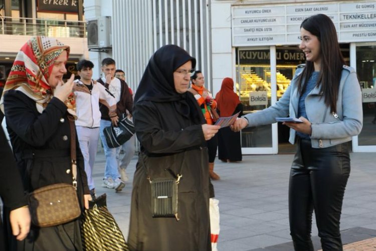 İzmit'te diyetisyenler vatandaşları bilgilendirdi