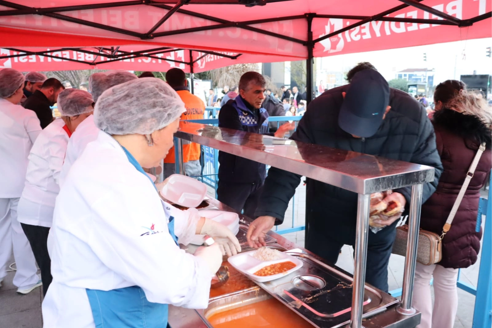 İzmit'te iftar sofraları yine ücretsiz kurulacak