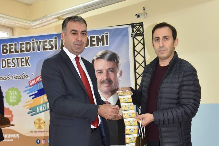 Kahramanmaraş Türkoğlu'nda 2 bin öğrenciye eğitim kartı