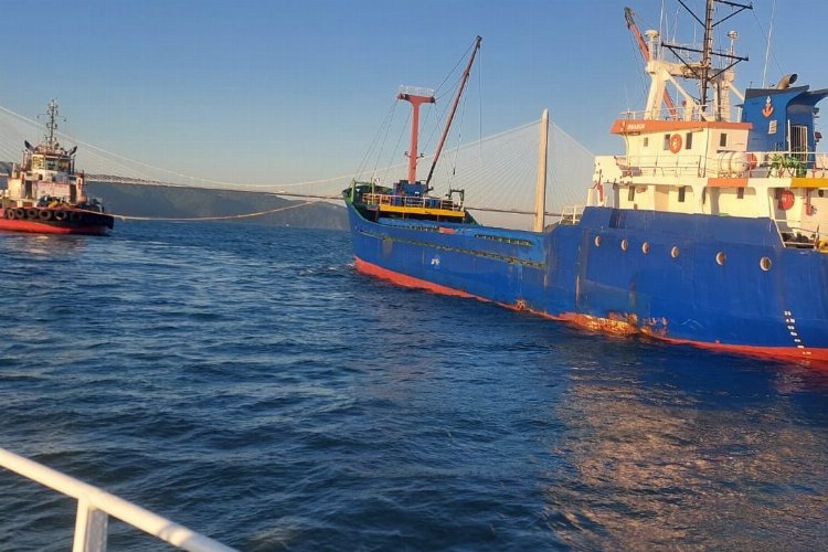 Kargo gemisi dümen arızası yaptı... Boğaz trafiği çift yönlü askıya alındı