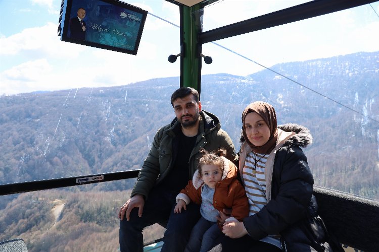 Kartepe'de teleferiğin ilk yolcusu 1 yaşındaki Mila bebek