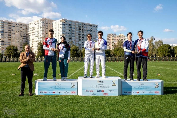 Kayseri Büyükşehir sporcularına Başkan Büyükkılıç'tan tebrik