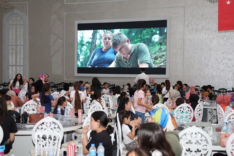 Kayseri Talas'ta Kadınlar Matinesi'nde Eren'e yoğun ilgi