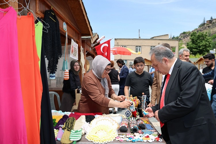 Kayseri Talas'ta Maharetli Eller görücüye çıkıyor