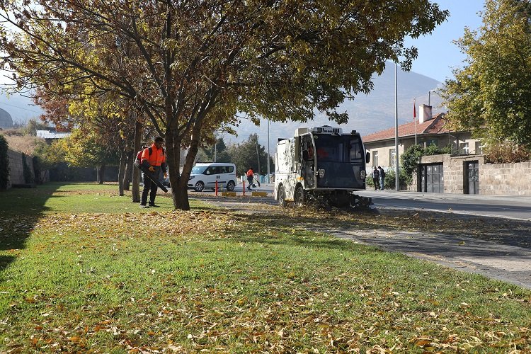 Kayseri Talas'ta sonbahar temizliği