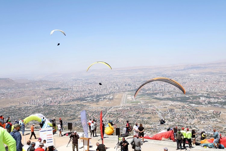 Kayseri Talas'ta Yamaç Paraşütü heyecanı