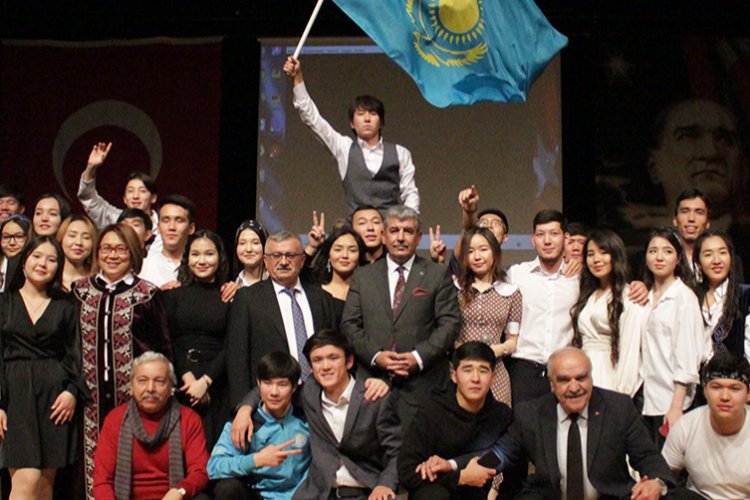 Kazakistan'ın bağımsızlığına coşkulu kutlama