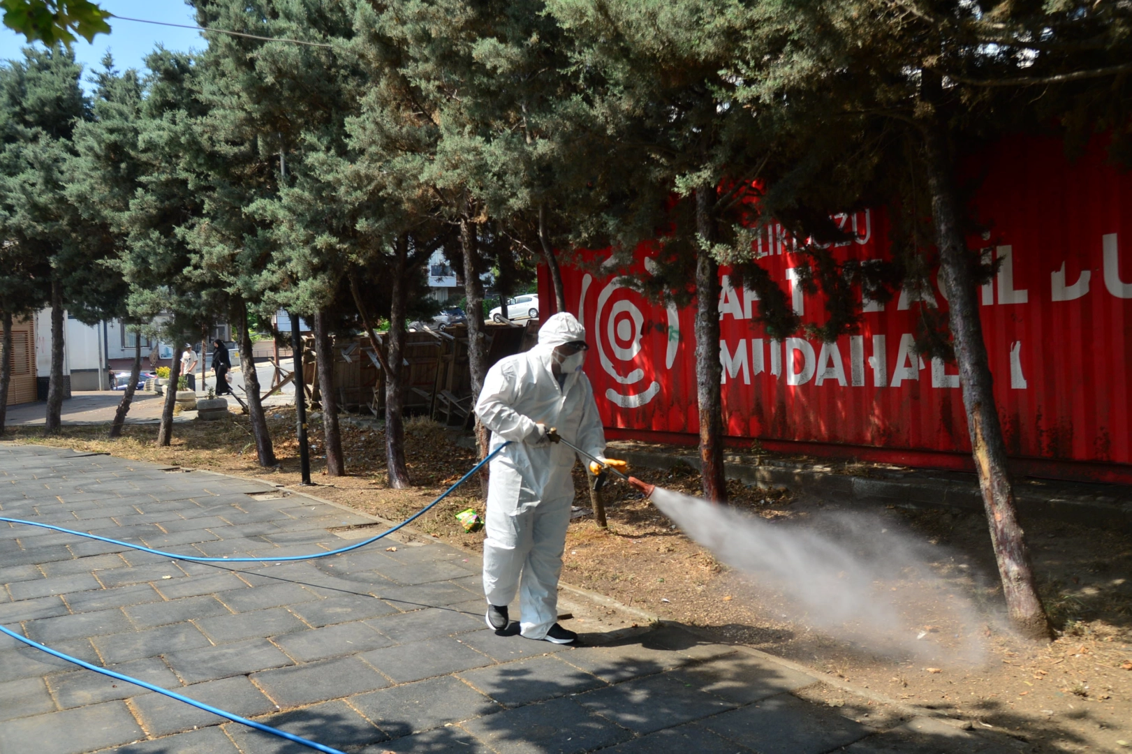 Kene ve haşerelerle mücadele için ilaçlama çalışmaları başladı 