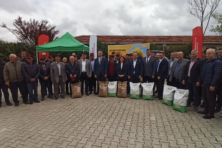 Keşan'da 'Yerli Hibrit Ayçiçeği' tohumu dağıtıldı