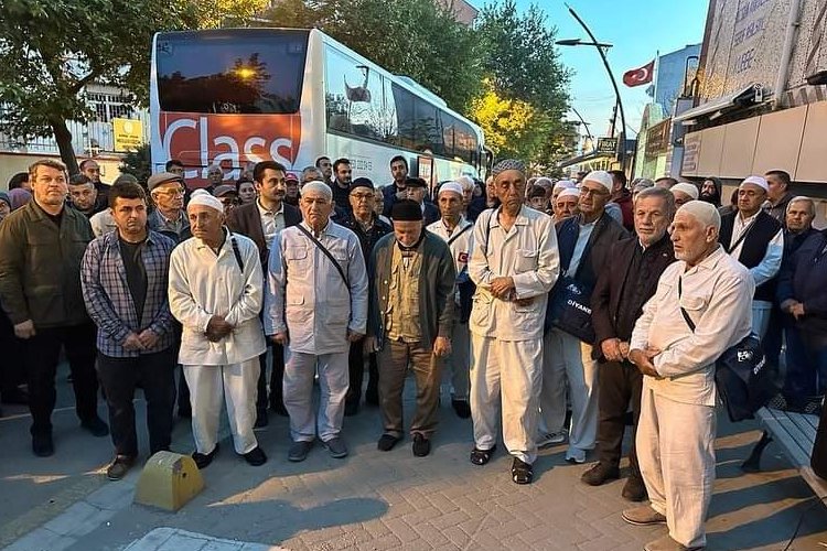 Keşan'dan ilk hac kafilesi uğurlandı