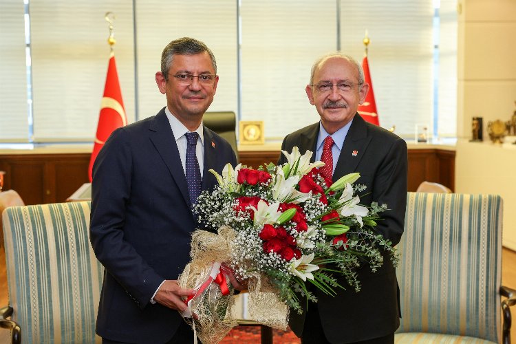 Kılıçdaroğlu koltuğu devretti! CHP'de tarihi gün!