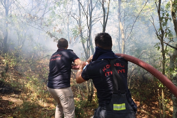 Kocaeli Büyükşehir'den Karamürsel yangını için seferberlik