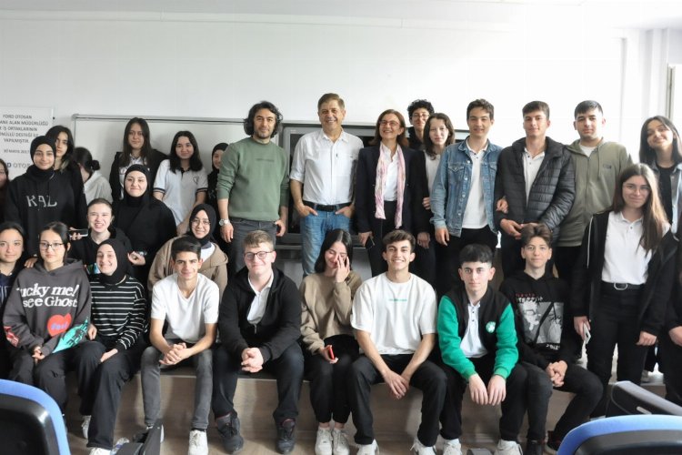 Kocaeli'de liselilere tiyatronun eğitimdeki yeri anlatıldı