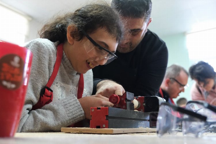 Kocaeli'de özel çocuklara 'ahşap oyuncak' etkinliği