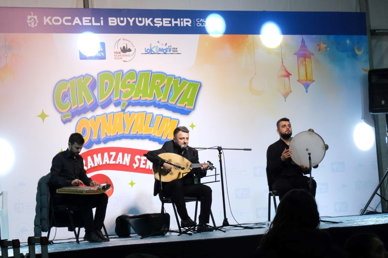 Kocaeli'de Ramazan coşkusu kent meydanında yaşanıyor