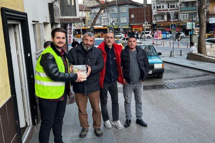 Kocaeli'den taksicilere sıcak iftarlık