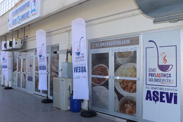 Kocaeli İzmit'te 'Aşevi' içleri ısıtmaya devam ediyor