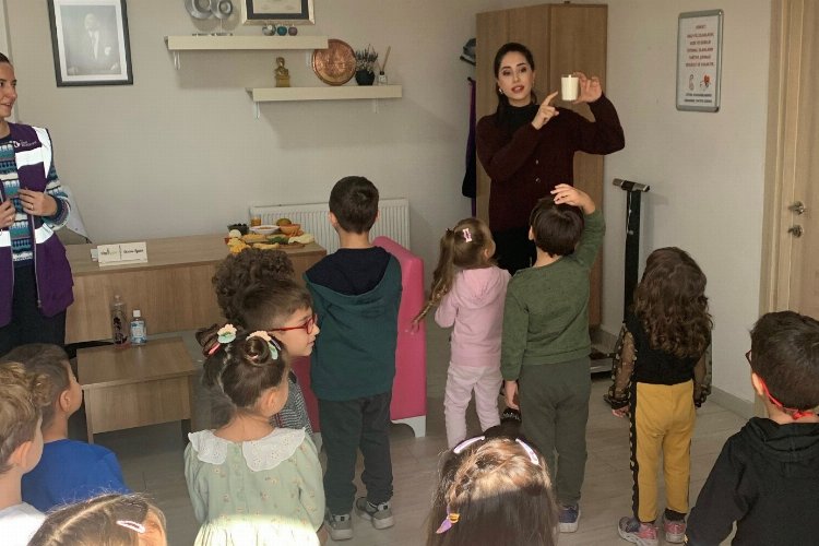 Kocaeli İzmit'te 'Bilgi Yuvası'nda sağlıklı beslenme sunumu