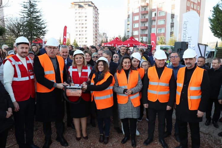 Kocaeli İzmit'te Çınar Çocuk Evi'ne 4. temel