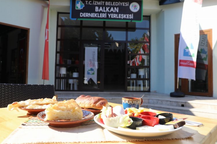Kocaeli İzmit'te eşsiz lezzetlere 'açık büfe' servis