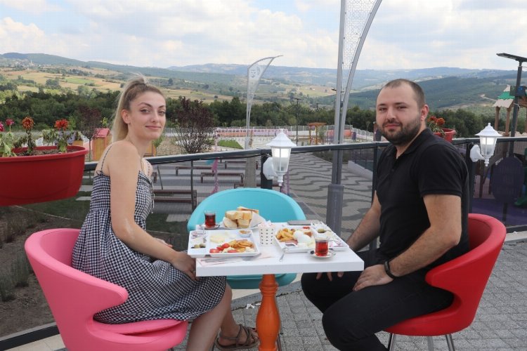 Kocaeli İzmit'te Gülümse Kafe'de kış molası