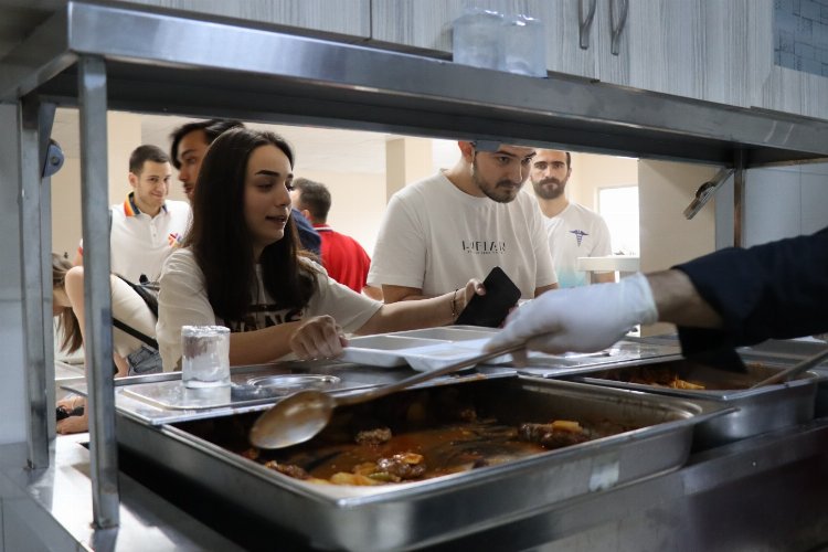 Kocaeli İzmit'te üniversiteliler 'Anne Eli'nden çok memnun