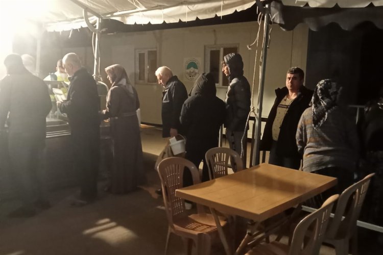Konteynerlarda ilk sahur Kayseri Büyükşehir'den