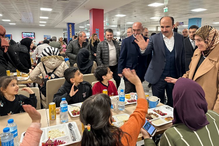 Konya'da afetzedelerin iftar bereketine ortak oldu