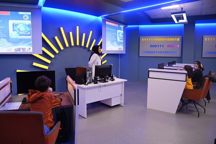Konya Selçuklu'da teknoloji akademisi depremzede aileleri misafir etti
