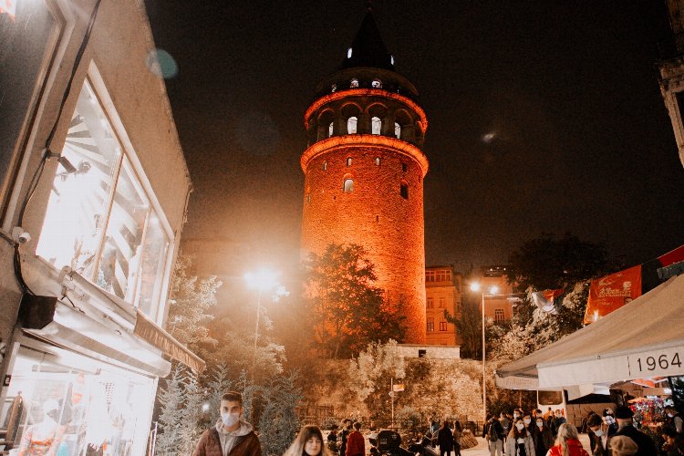 LÖSEV İstanbul'u turuncu aydınlattı