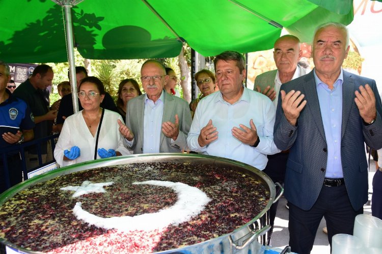 Manisa'da aşure bereketi sürüyor