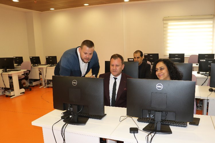 Manisa'da 'genç bakış'tan bilgisayar sınıfı